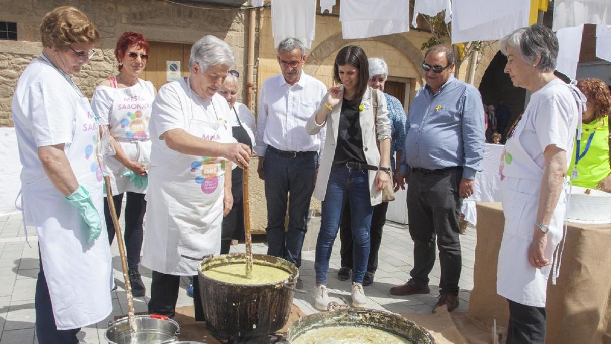 La elaboración del jabón, en esta edición de manzanilla, centró la atención de los profesionales.