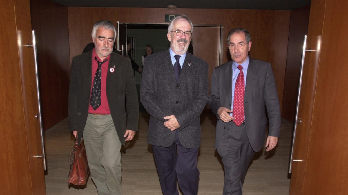 Antonio Fraguas, àlies Forges, flanquejat en un acte de la UdL el 2003.