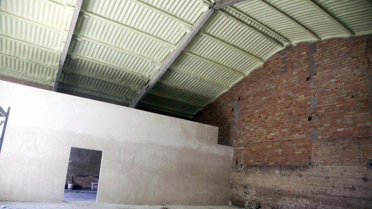 El espacio en obras del antiguo matadero que acogerá la sala dedicada a la procesión.