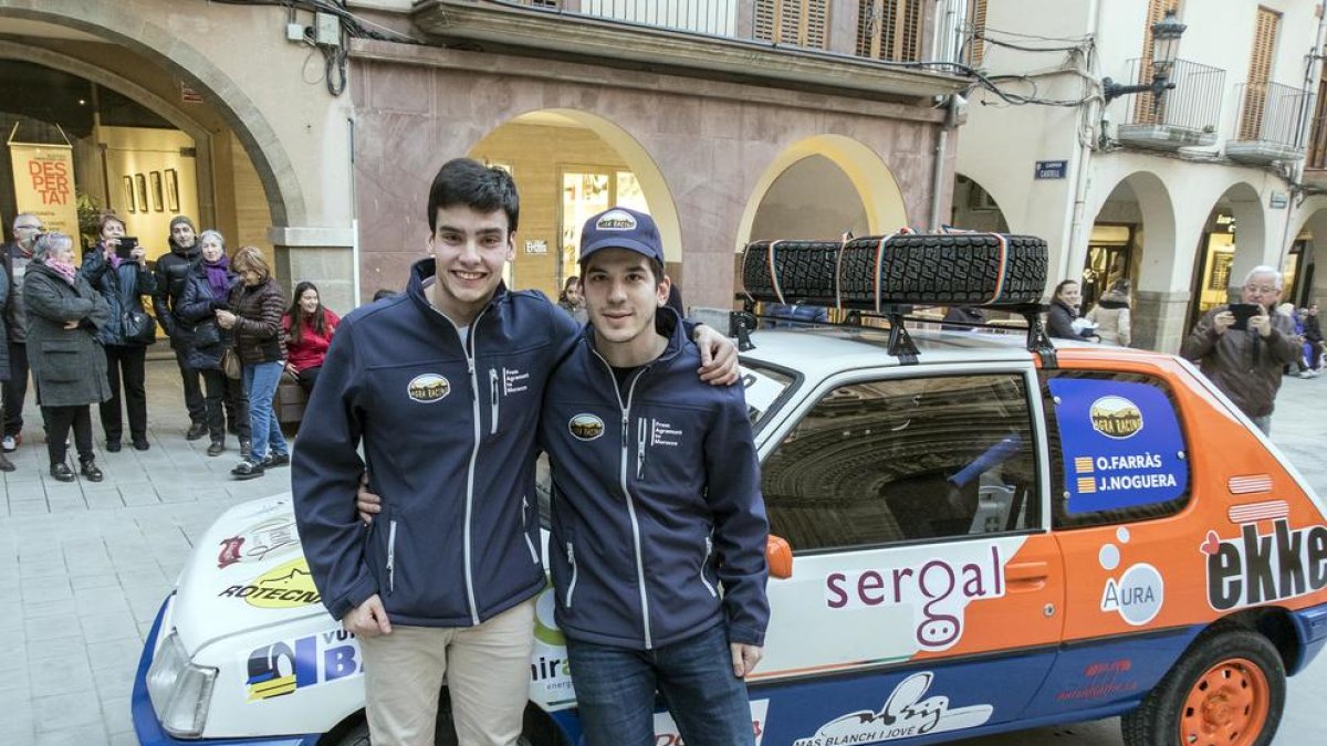 Los jóvenes de Agramunt que participarán en la Uniraid.