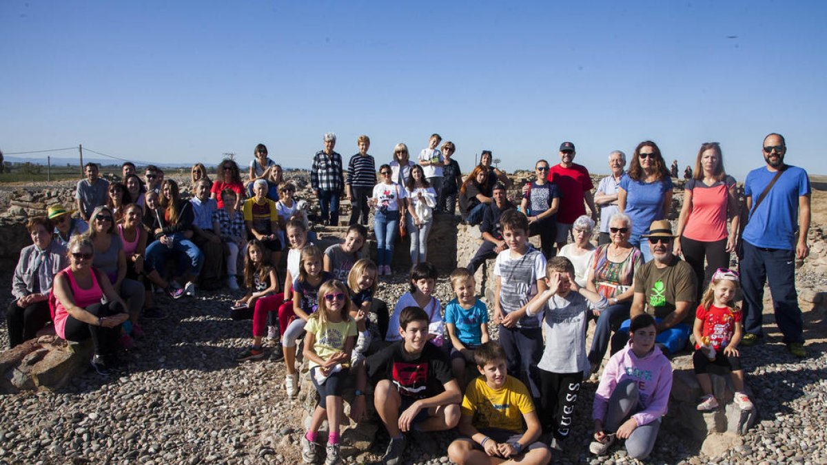 Foto de familia del público que visitó el Molí de l’Espígol de Tornabous.