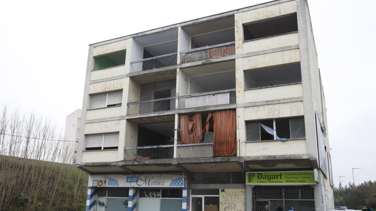 Quema la cocina de un piso okupado en la Avinguda de Les Garrigues