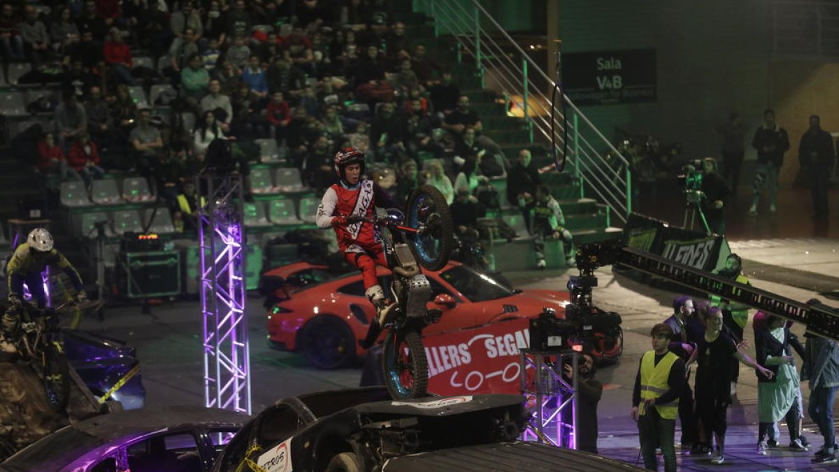 Edgar Torronteras, en acción durante uno de sus espectaculares saltos en el Barris Nord.