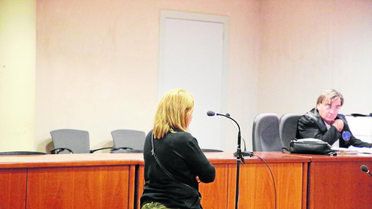 L’acusada, ahir a l’Audiència de Lleida.