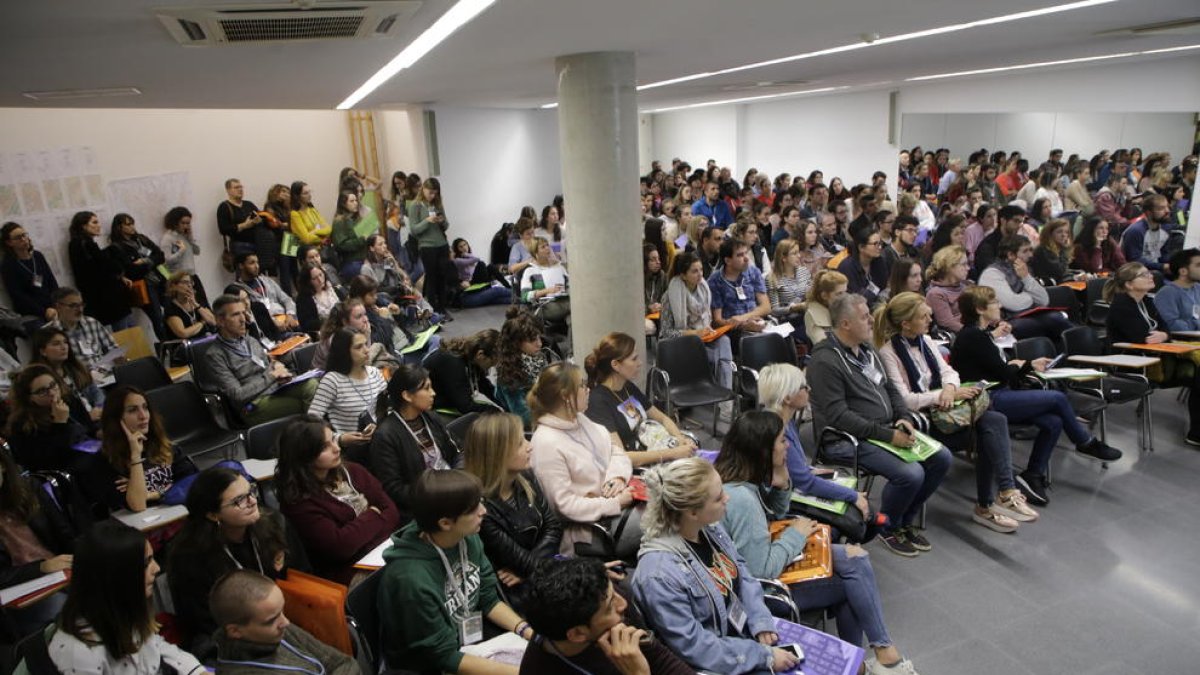 Els més de 190 voluntaris van rebre formació ahir al centre cívic del Centre Històric abans de començar el recompte.