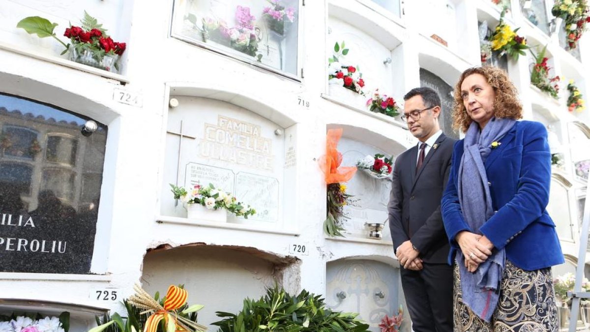 Entierro ayer en Torelló del soldado Sabatés, cuyos restos fueron recuperados de la fosa de El Soleràs.