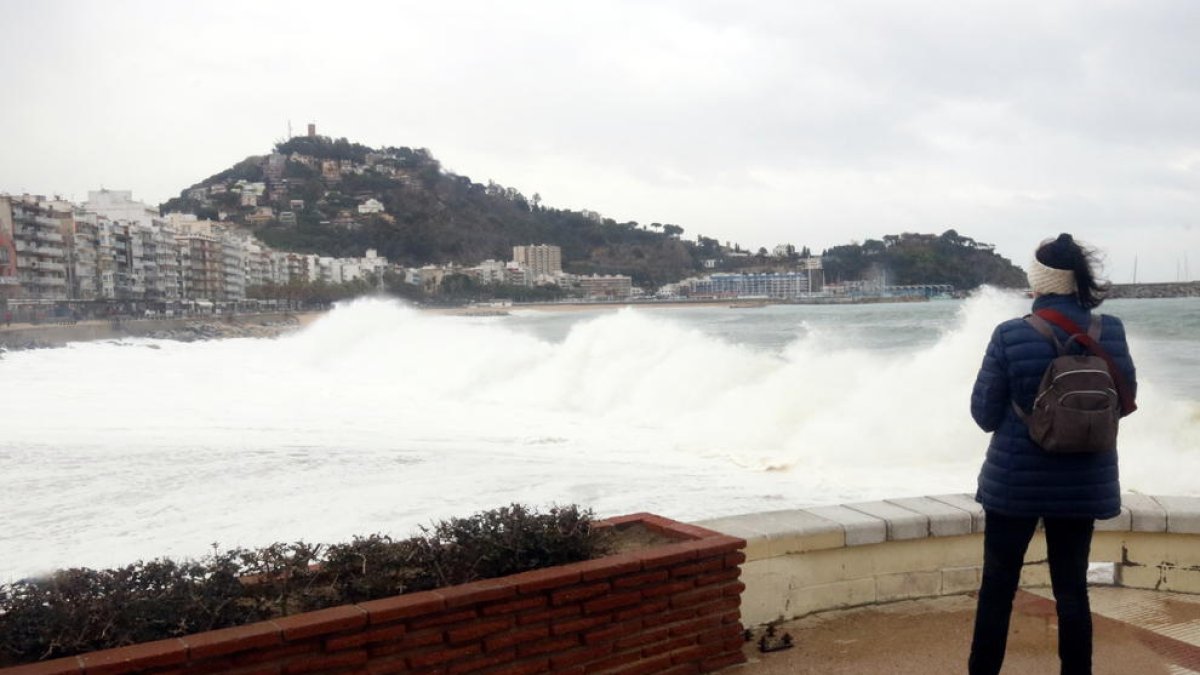 En el litoral catalán las olas llegaron a alcanzar los 6 metros.
