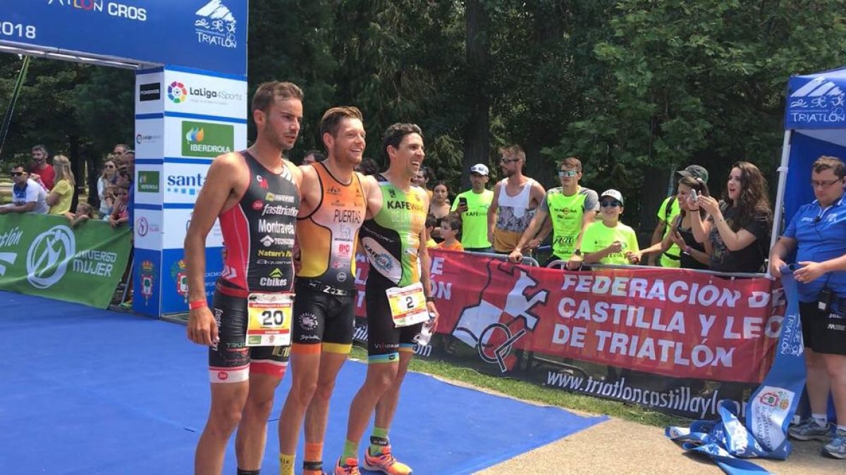 Montraveta, en primer pla, va creuar primer la línia de meta.