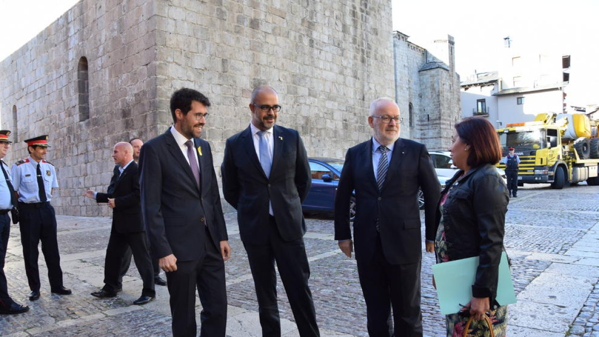 El conseller Buch va ser rebut per l’alcalde de la Seu d’Urgell, Albert Batalla.