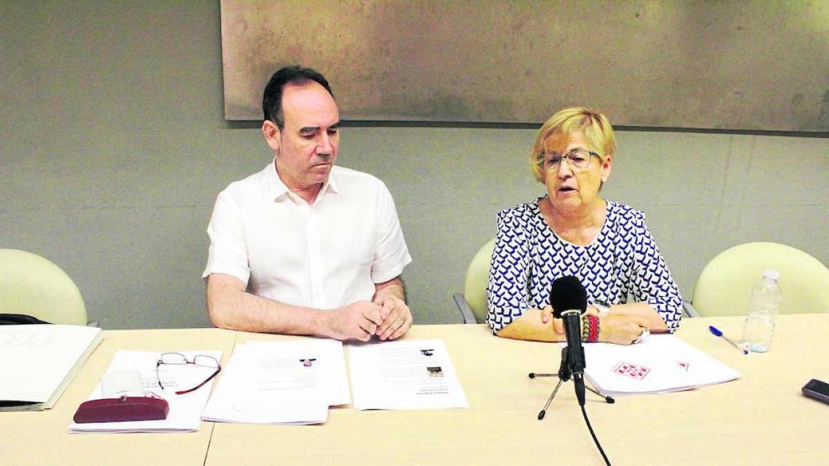 Jesús Navarro y Montse Parra, en la presentación de las jornadas del 50 aniversario de La Petite Galerie.