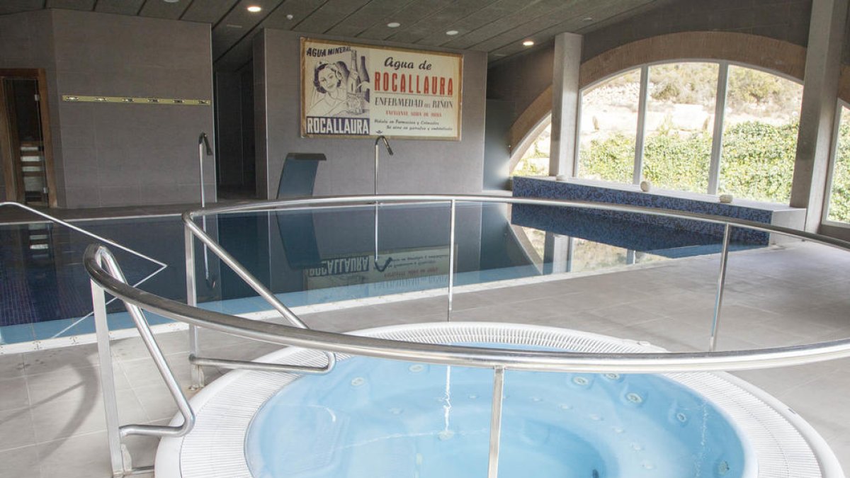 Una de les piscines que es poden trobar al balneari de Rocallaura, que va reobrir ahir.