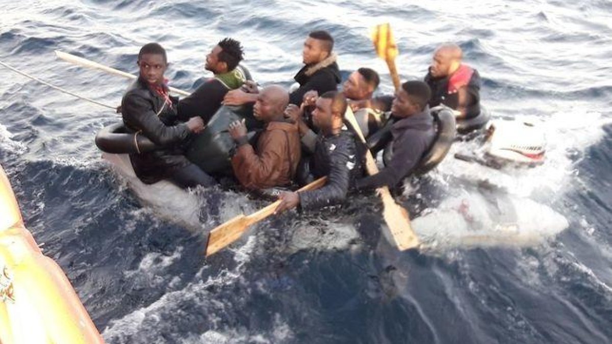 Rescat d’un grup de migrants a l’Estret.