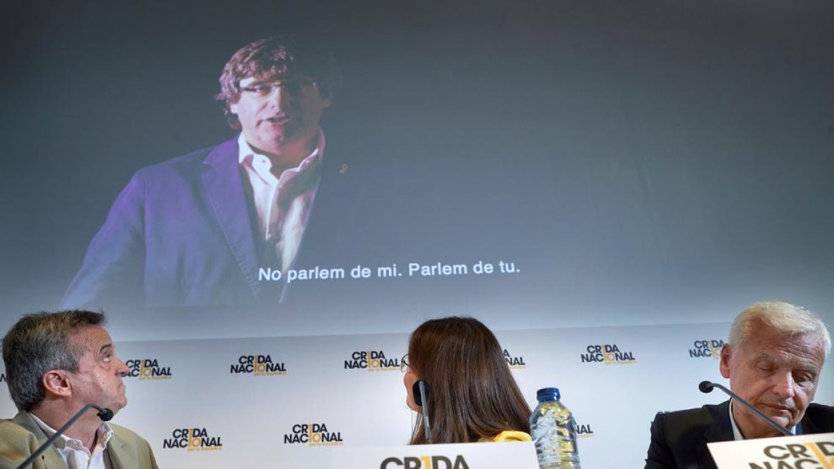 Els portaveus de la Crida, Gemma Geis (c), Ferran Mascarell (d) i Antoni Morral (e).