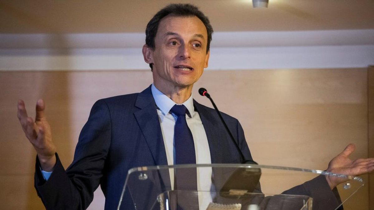 El ministro de Ciencia, Innovación y Universidades, Pedro Duque, durante su comparecencia de ayer.