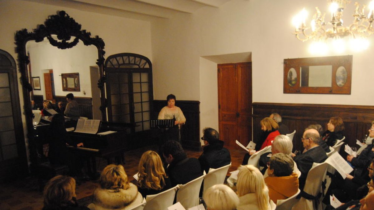 El concert es va portar a terme al saló del mirall.