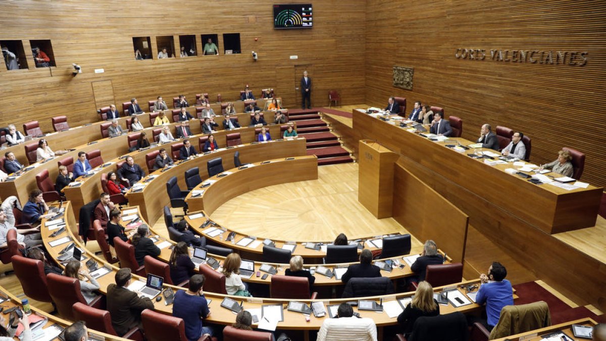 Les Corts, ayer, durante la votación para que Camps salga del CJC.