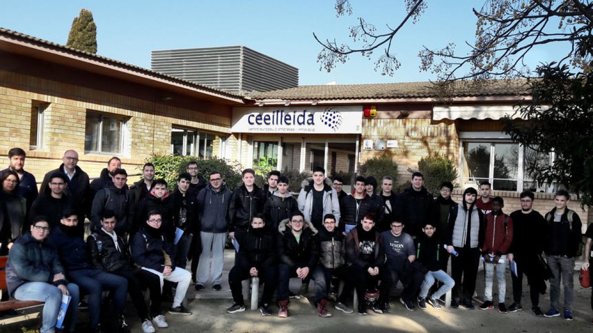 Imatge d’un dels grups d’estudiants que han passat per les instal·lacions del CEEILleida per conèixer empreses d’innovació.