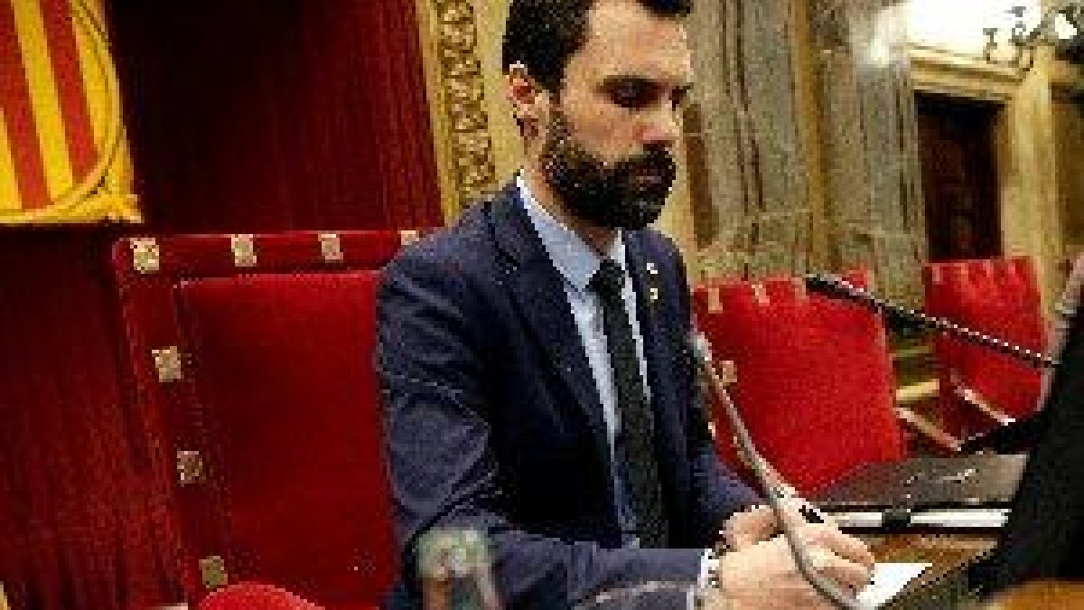 Torrent denuncia que el Parlament se ve