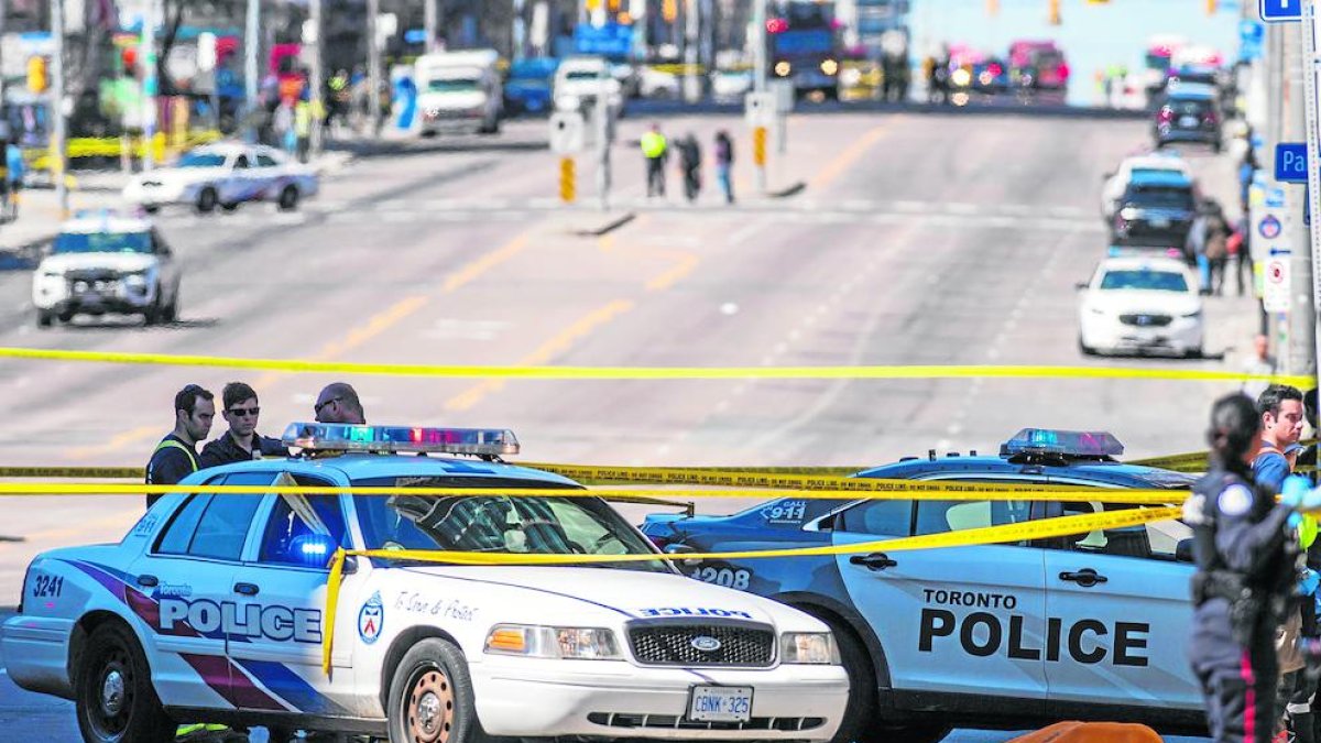 El dispositiu que es va desplegar per l’atropellament a Toronto, on van morir almenys nou persones.