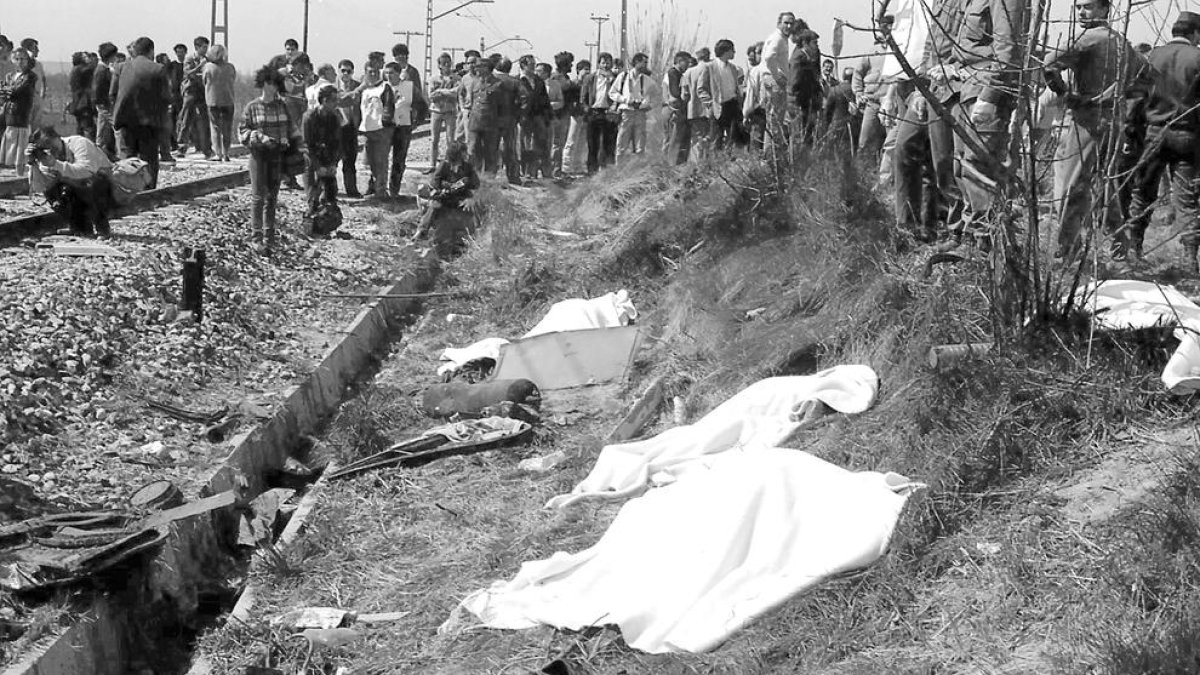 Imatge de l’estat en el qual va quedar el microbús.