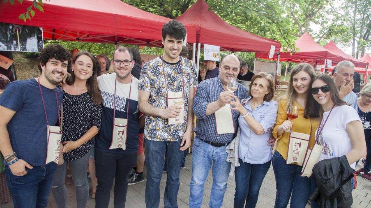 Un grup d’assistents a una mostra que ahir va assolir la sisena edició.