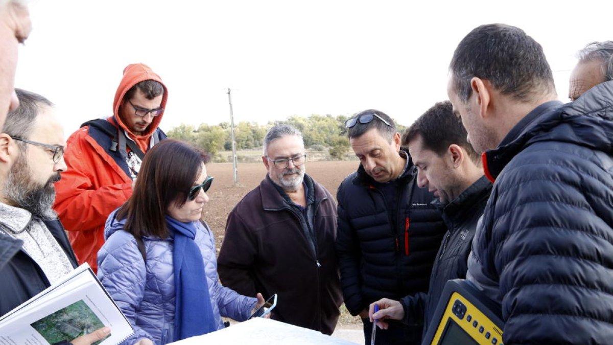 Técnicos del departamento ayer comenzaron a delimitar la polémica línea que separa los municipios.