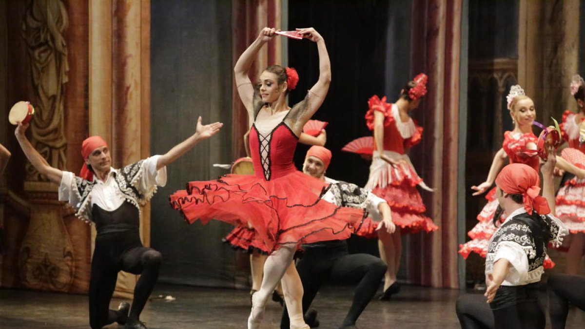 Un momento de la representación de ‘Don Quijote’, ayer en el Teatre de la Llotja de Lleida.