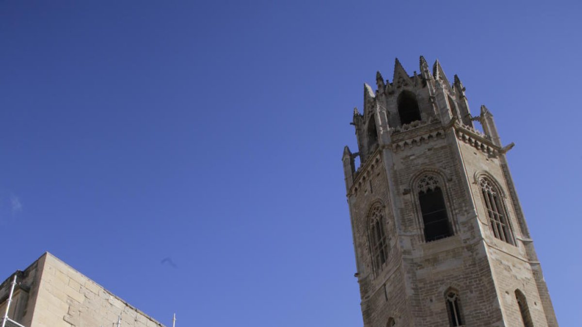 La Porta dels Apòstols de la Seu Vella, cubierta ayer por andamios.