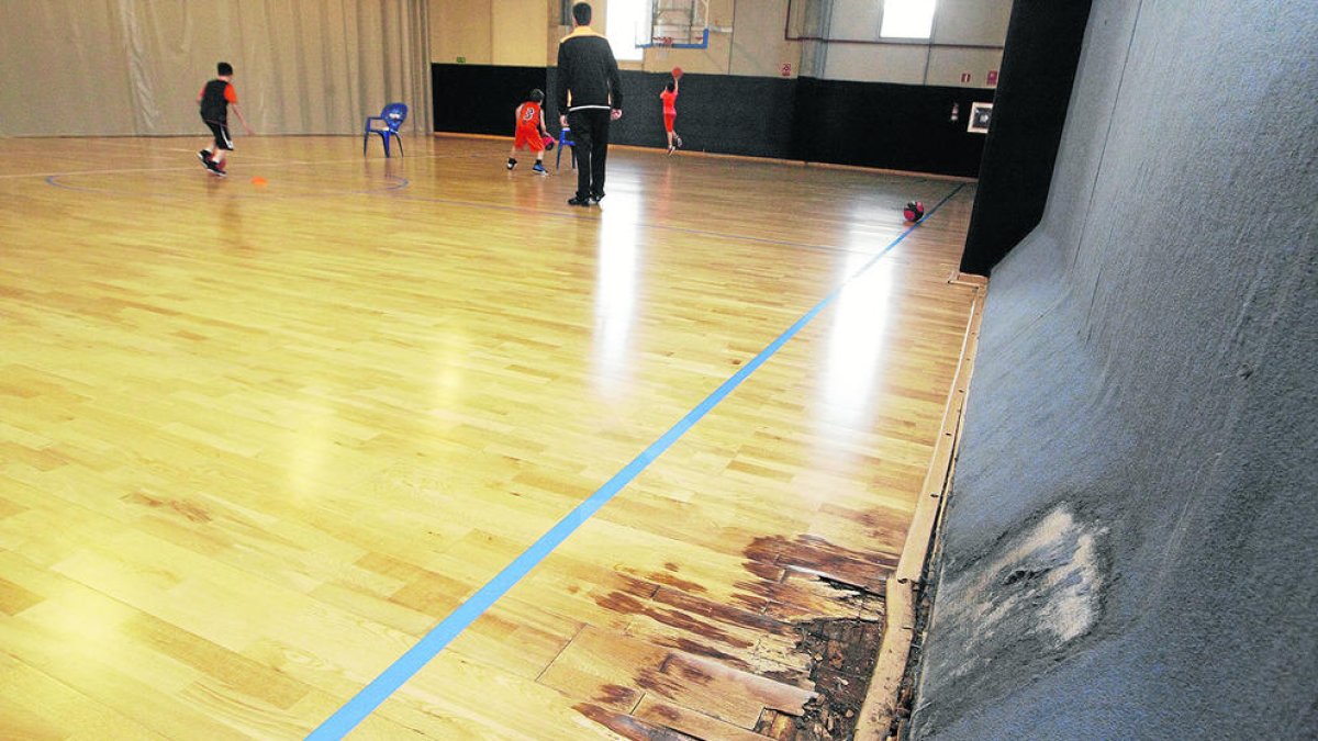 La pista ja es va haver de reparar fa un any per desperfectes