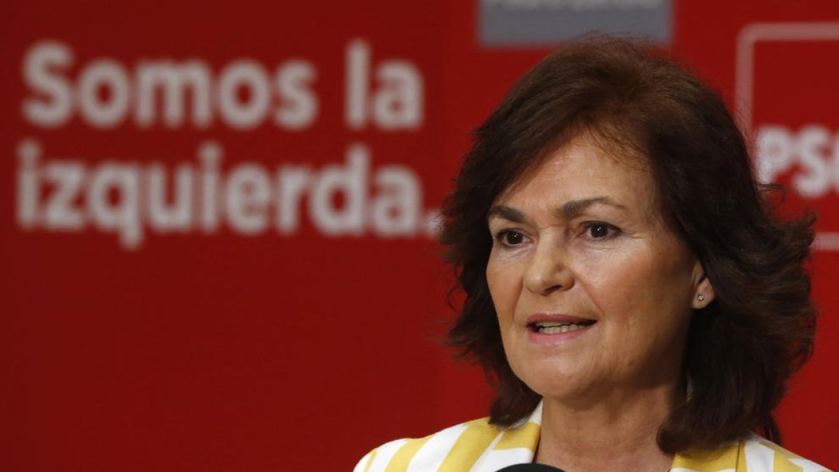 Carmen Calvo va assegurar que el PSOE s’ha compromès a convocar eleccions d’aquí a “uns mesos”.