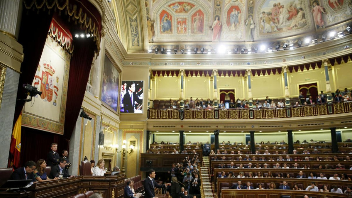 La Mesa del Congrés fa el primer pas per a la moció de censura contra Rajoy
