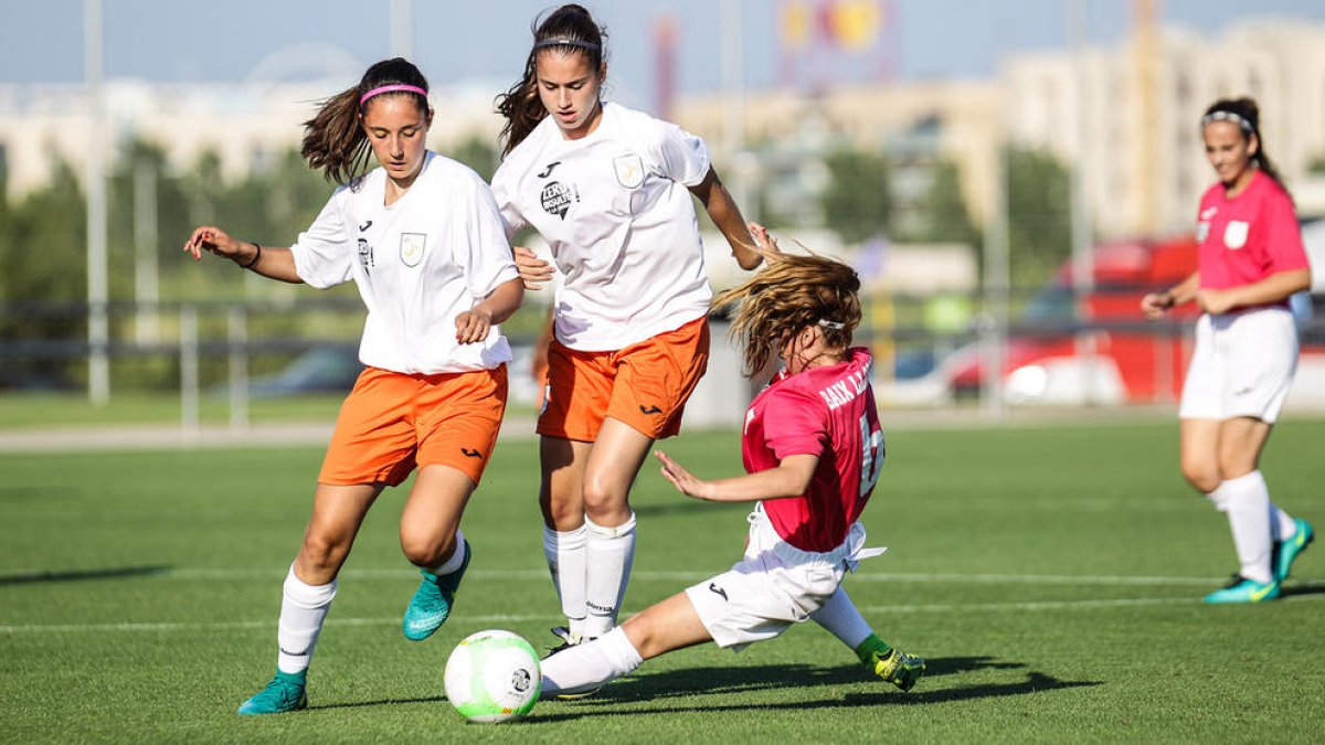 Les jugadores porten brodat a la samarreta el lema #Orgullosa.