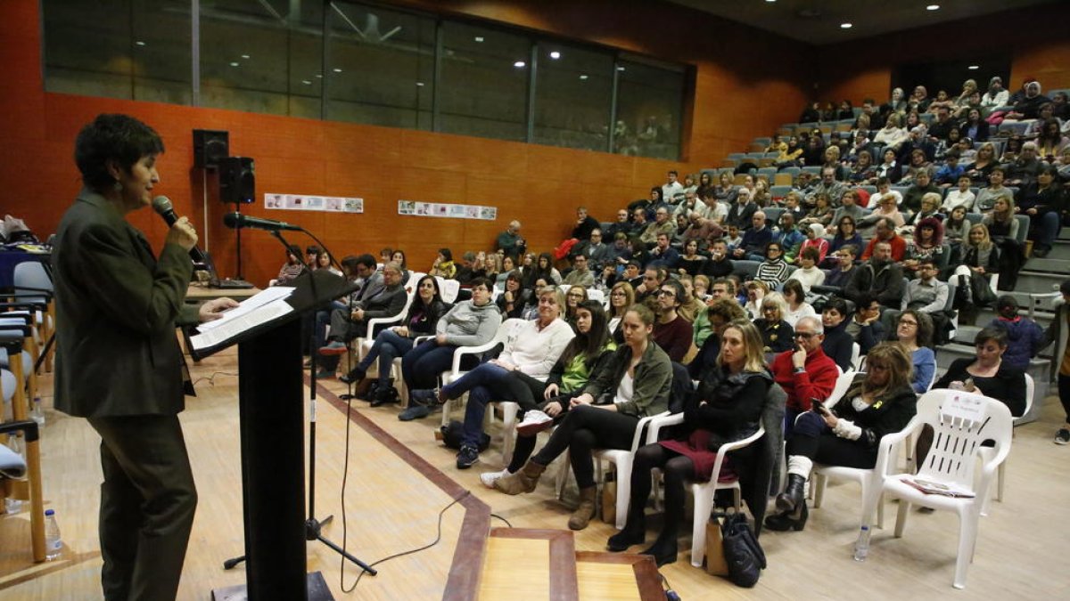 Un moment de l’acte de la taula redona Dona i Esport ahir a Balàfia.