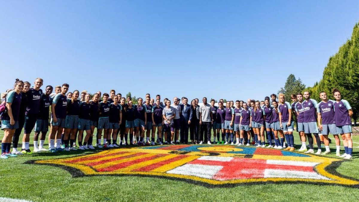 Les noies del Barça van viatjar en segona i els nois en 'business'