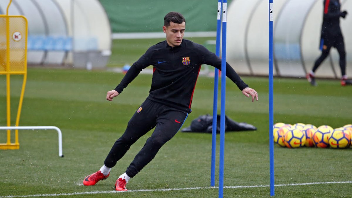 Philippe Coutinho durant l’entrenament d’ahir del Barça a la Ciutat Esportiva.