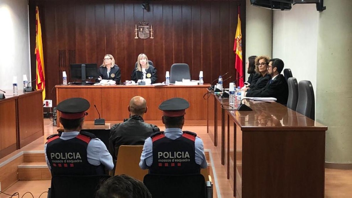 L'acusat pel crim d'Acadèmia, aquest dilluns a l'Audiència de Lleida en la primera jornada de judici.