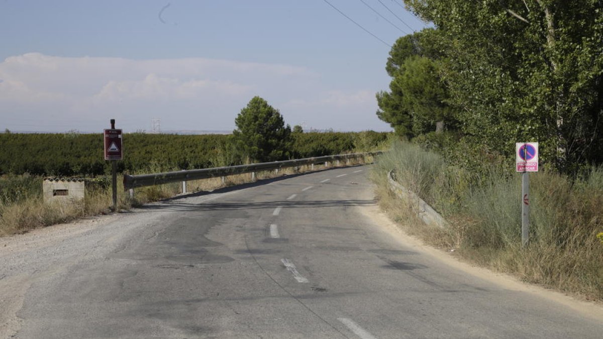 Vista del camino de Torres de Segre a Utxesa, donde ayer se produjo el accidente mortal.