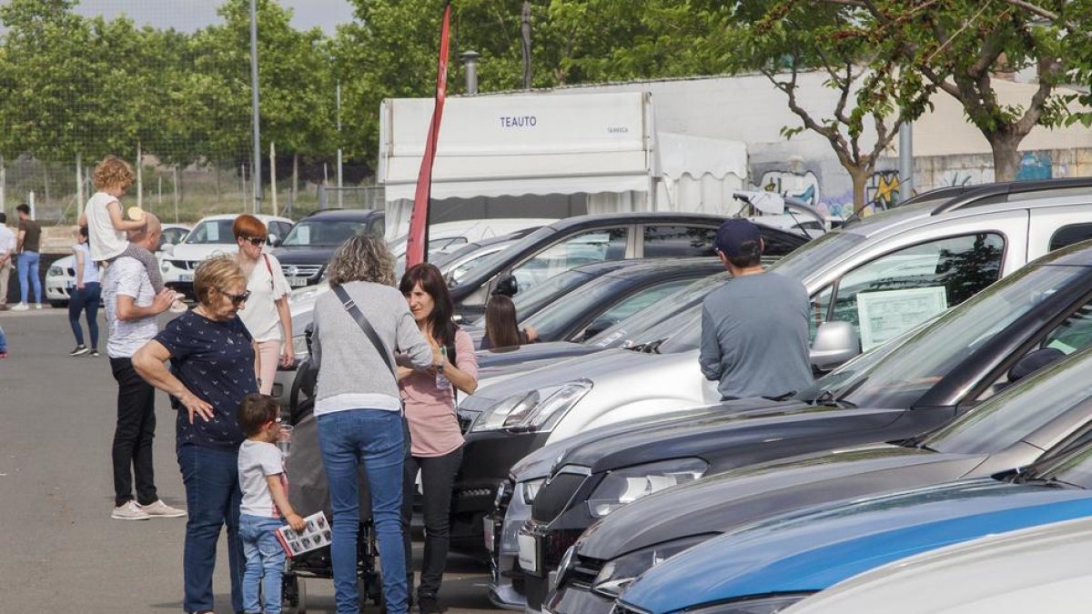 El Mercat del Vehicle d’Ocasió de Tàrrega puso a la venta unos 300 automóviles.