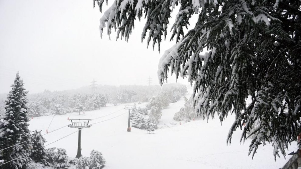 Neu acumulada sobre el domini esquiable de Baqueira.