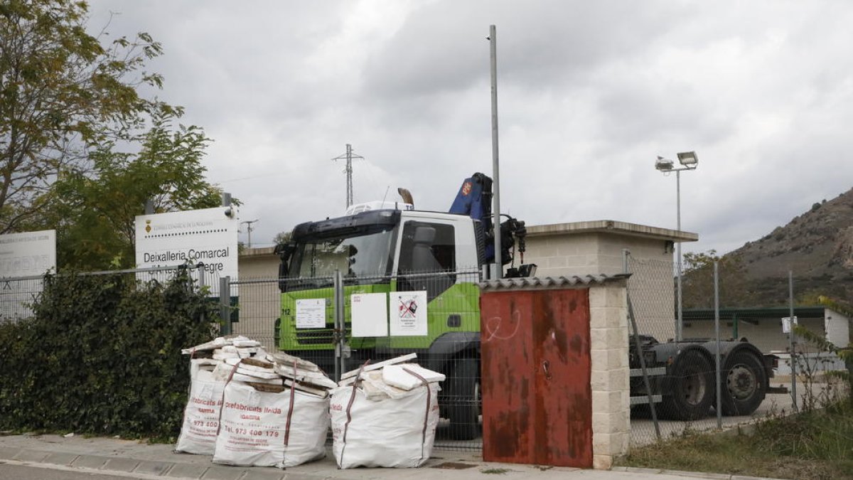 Piquets impedeixen recollir la brossa a la Noguera