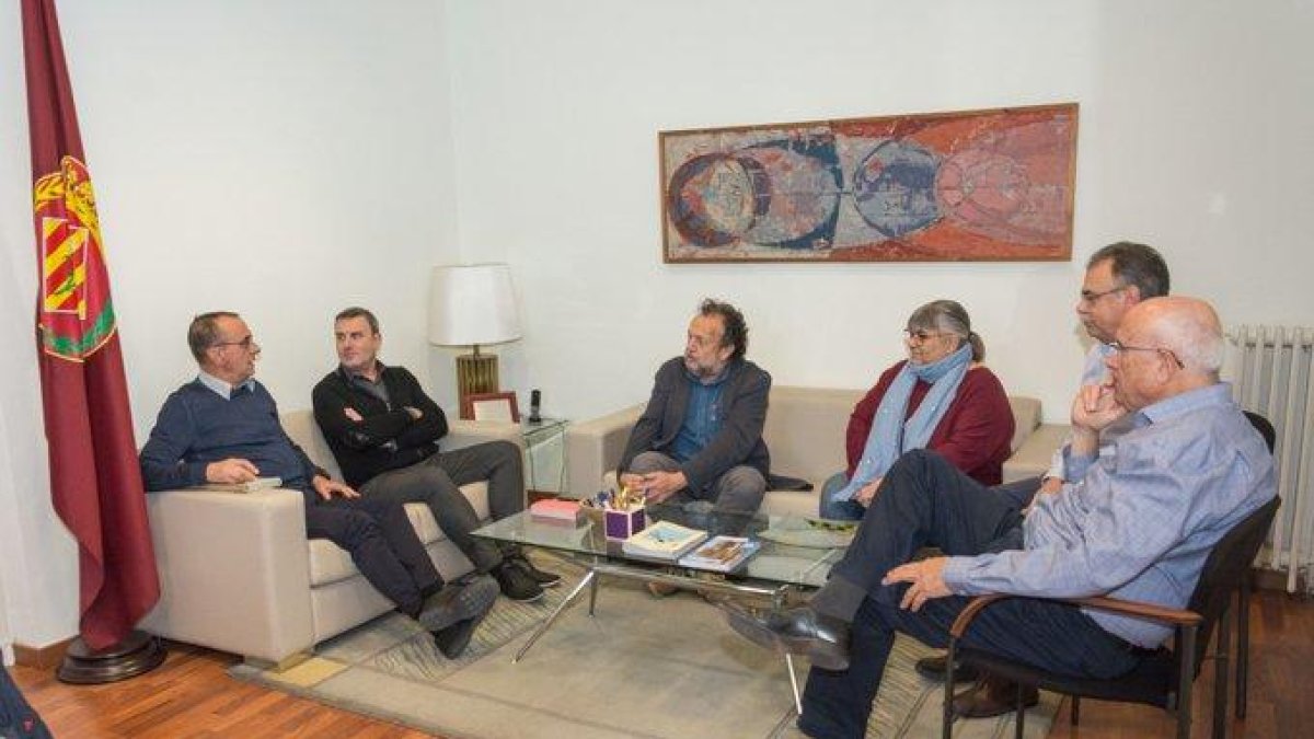 El alcalde, Miquel Pueyo, recibió a la directiva del Llista.