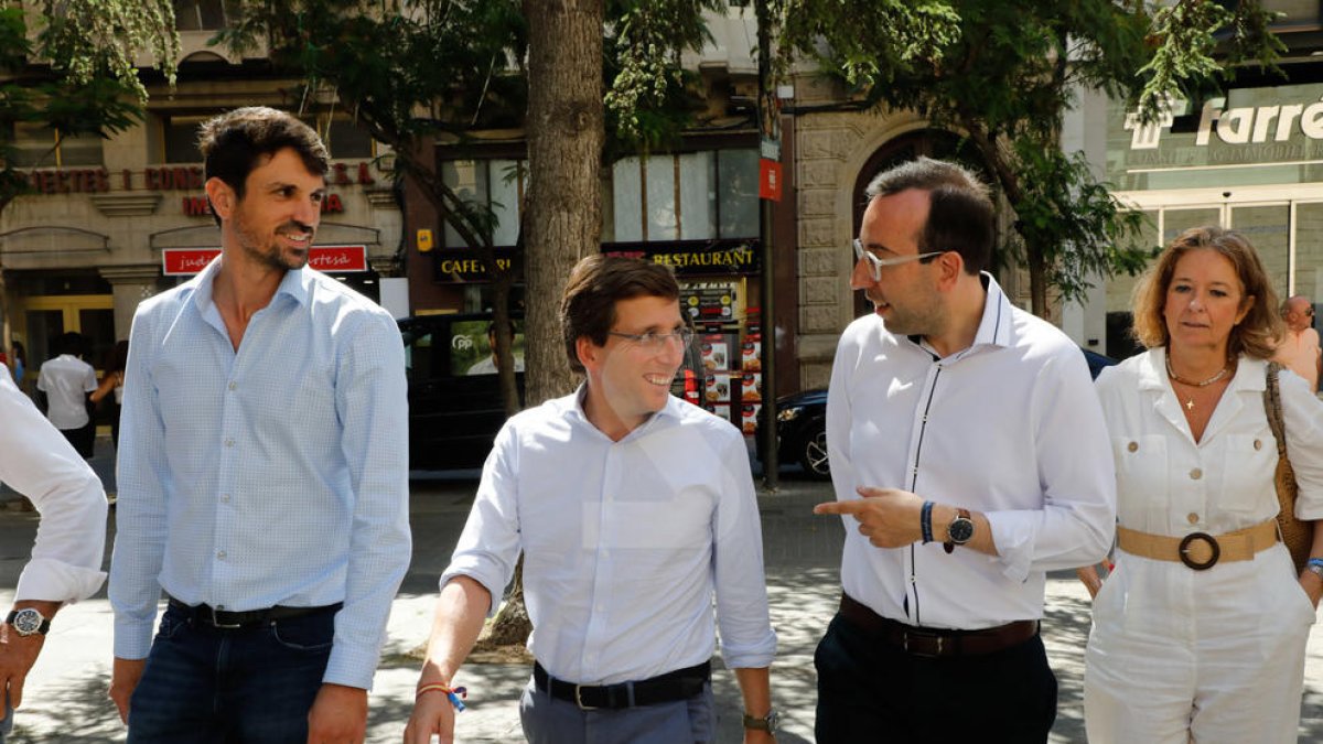El alcalde de Madrid, Martínez-Almeida, de visita a Lleida