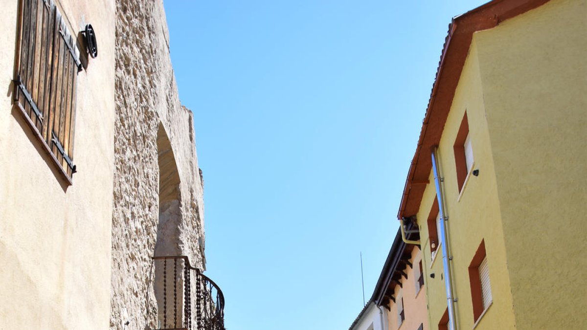 El vent va tirar part de la teulada del castell l’any 2016.