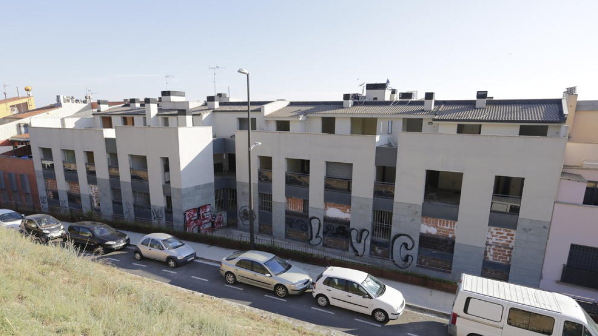 El titular d’aquest edifici acumula ja quatre multes per incomplir ordres d’execució municipals.