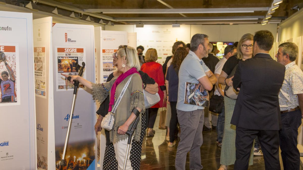 Exposición en la sala Zona Zero del IEI con más de medio centenar de portadas históricas del diario SEGRE .