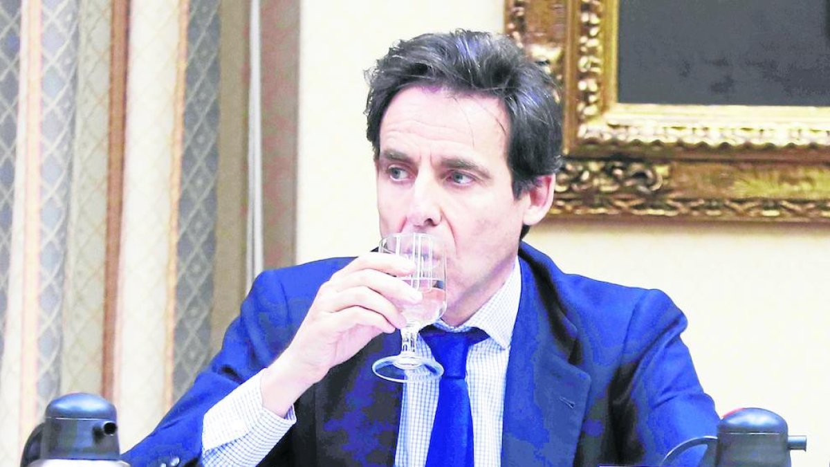 El empresario Javier López Madrid durante su declaración ante la comisión parlamentaria.