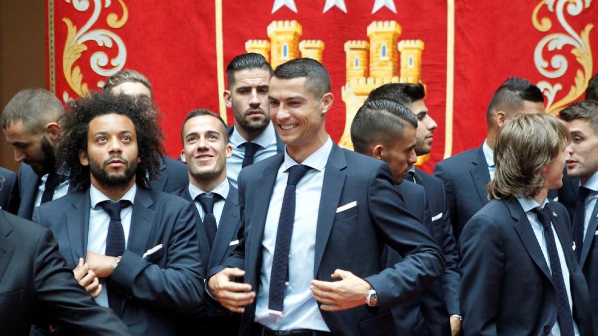 Cristiano Ronaldo, durant una de les visites institucionals que va fer ahir l’equip.
