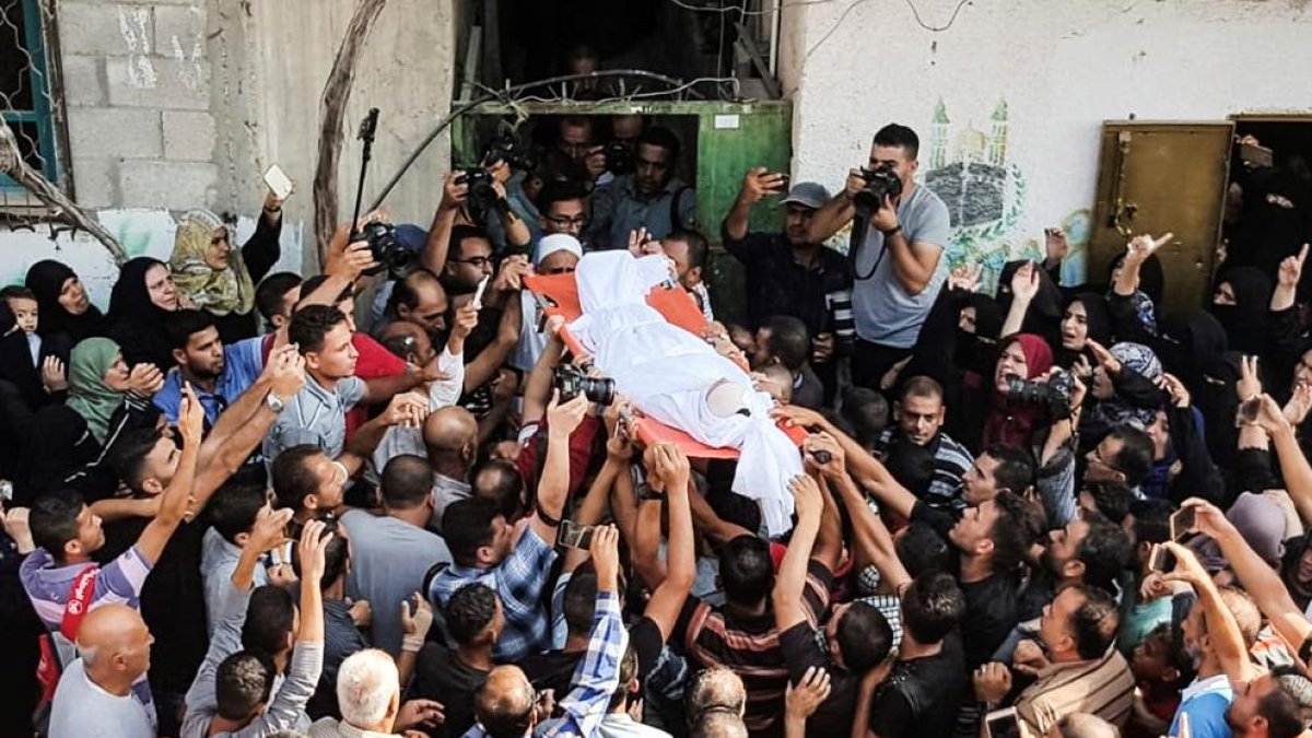 Enterrament d’una de les víctimes, Mustafa Haniya, de 25 anys, ahir.