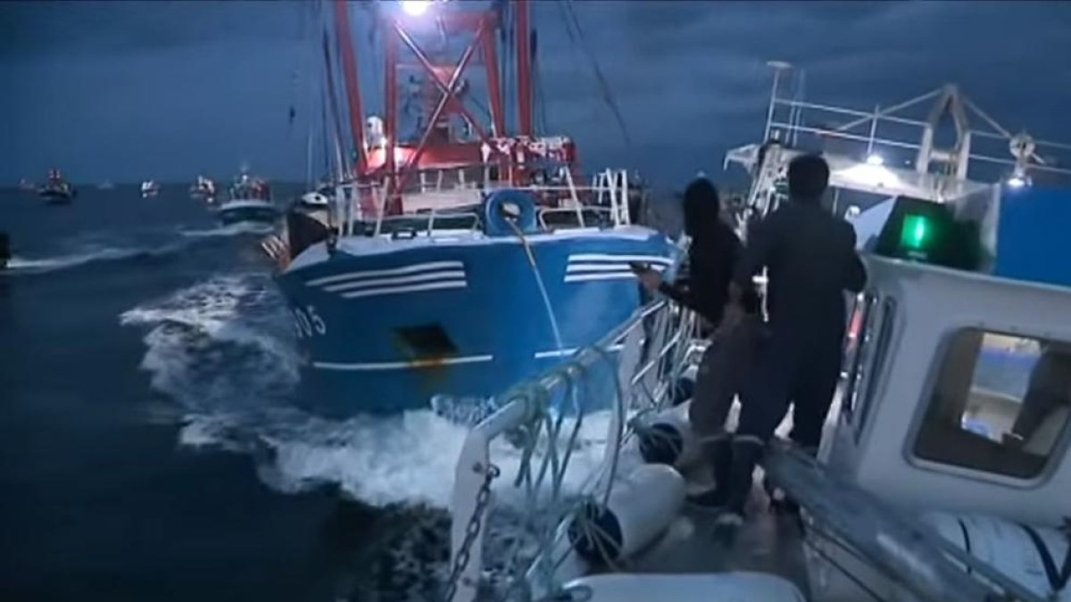 Imatge dels xocs entre els pesquers britànics i francesos.