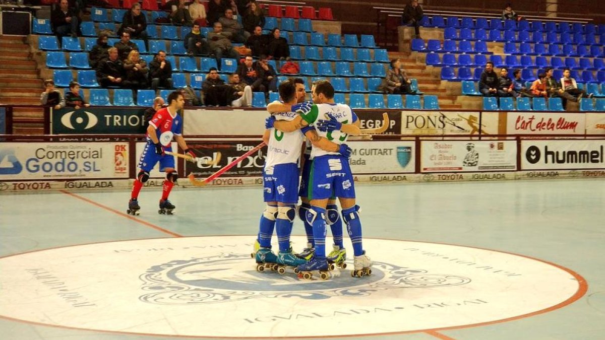 Els llistats celebren el gol anotat per César Candanedo.